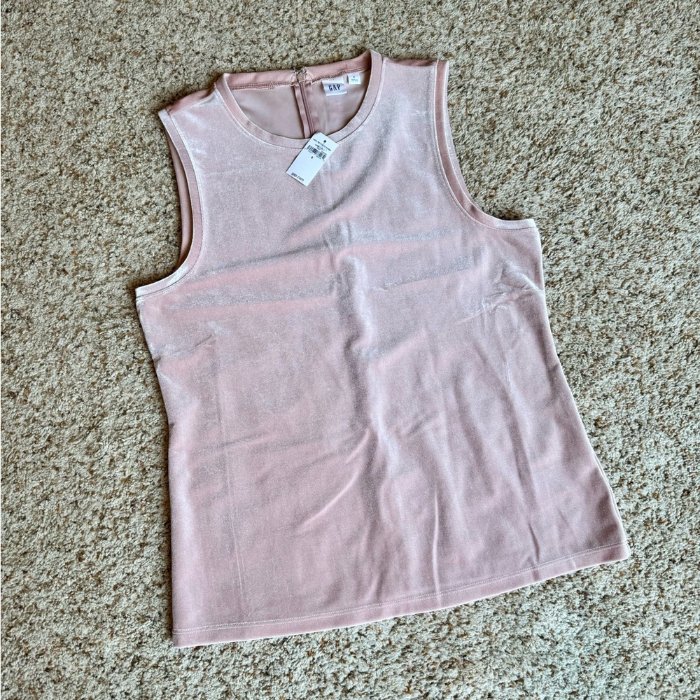 GAP Women’s velvet tank top ~NWT~ Size S. Light pink!